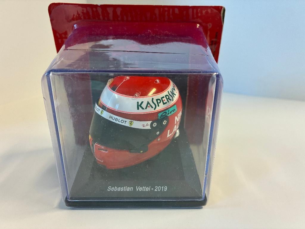 69822: Helm - F1 - Sebastian Vettel - Ferrari - 2019 - 1:5, Werkstraße 1, 90765 Fürth, Germany, Overige typen, Nieuw, Spark Germany