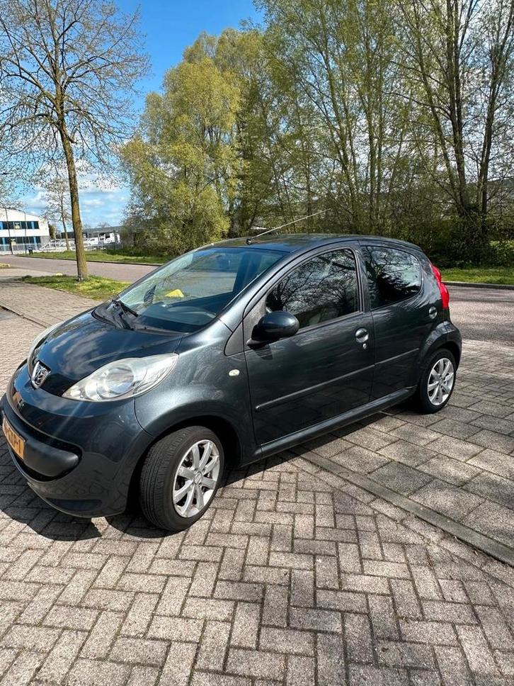 Mooie en goed onderhouden Peugeot 107 1.0 12V 5DR 2008 Grijs, Auto's, Peugeot, Particulier, Airbags, Airconditioning, Bluetooth