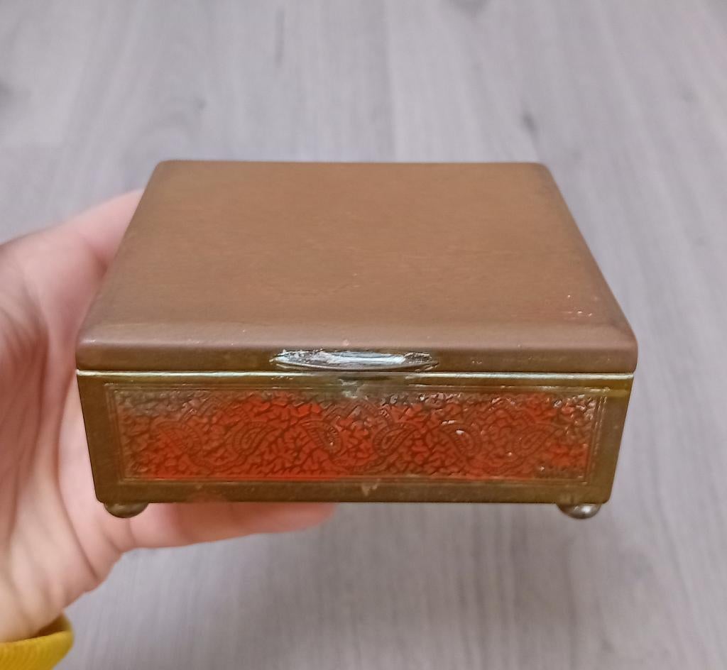 antiek doosje  van bewerkt koper en hout, Antiek en Kunst, Curiosa en Brocante, Ophalen of Verzenden