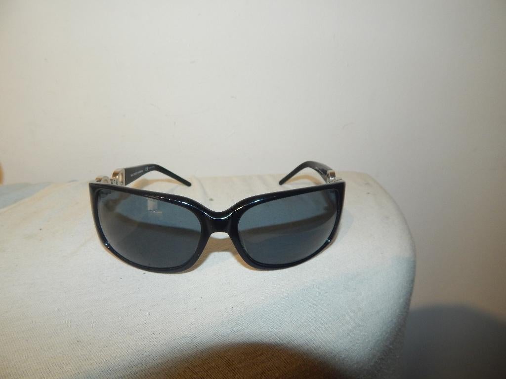 Dolce & Gabbana zwarte zonnebril zilver merk pootjes en doos, Sieraden, Tassen en Uiterlijk, Zonnebrillen en Brillen | Dames, Zonnebril