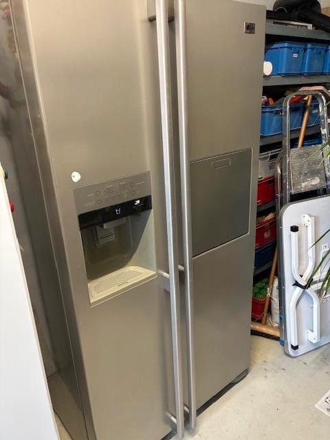 LG Amerikaanse koelkast met ijs- en waterdispenser, Witgoed en Apparatuur, Koelkasten en IJskasten, Gebruikt, Met aparte vriezer