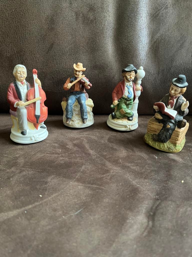 Vier vrolijke muzikanten beeldjes - porselein, Verzamelen, Beelden en Beeldjes, Ophalen, Gebruikt, Mens