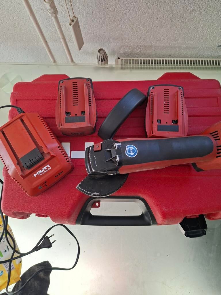 Hilti Haakse Slijpmachine met Accu's en Lader, Doe-het-zelf en Verbouw, Gereedschap | Slijpmachines, Ophalen