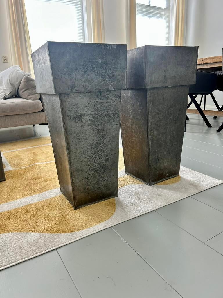 Grote vintage zinken vazen voor sierbloemen of takken, Ophalen, Gebruikt