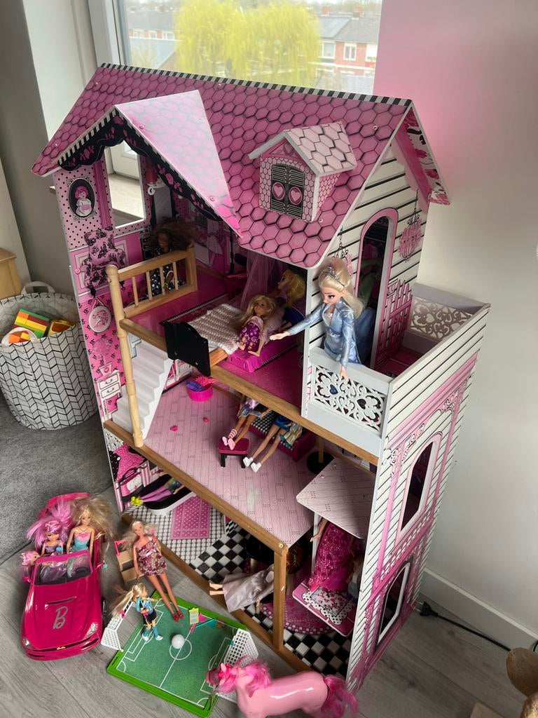 Kidkraft poppenhuis met poppen, Barbie auto en accessoires, Ophalen of Verzenden, Gebruikt, Meisje