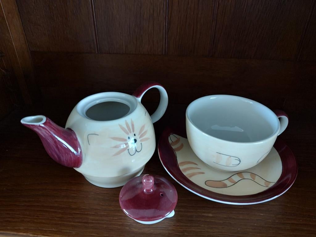 Leuke theepot met kop en schotel in katten design, Ophalen, Keramiek, Overige stijlen, Kop(pen) en/of Schotel(s)