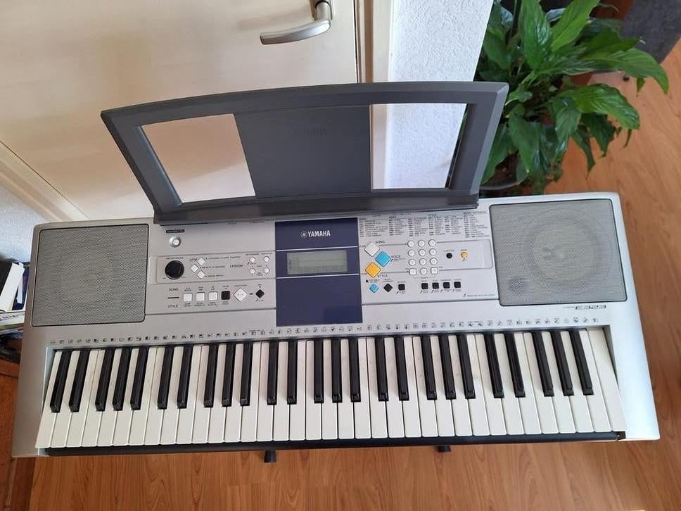 Yamaha keyboard PSR E323, Muziek en Instrumenten, Keyboards, Ophalen, Midi-aansluiting, Yamaha, 61 toetsen