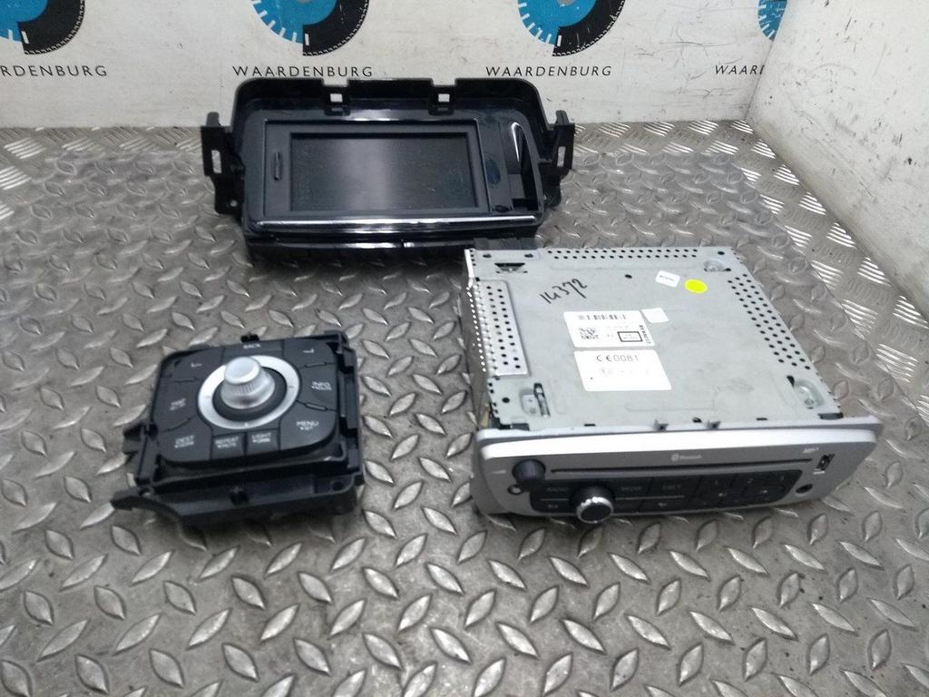 RENAULT MEGANE NAVIGATIE 2012, Ophalen of Verzenden, Gebruikt, Stiba lid