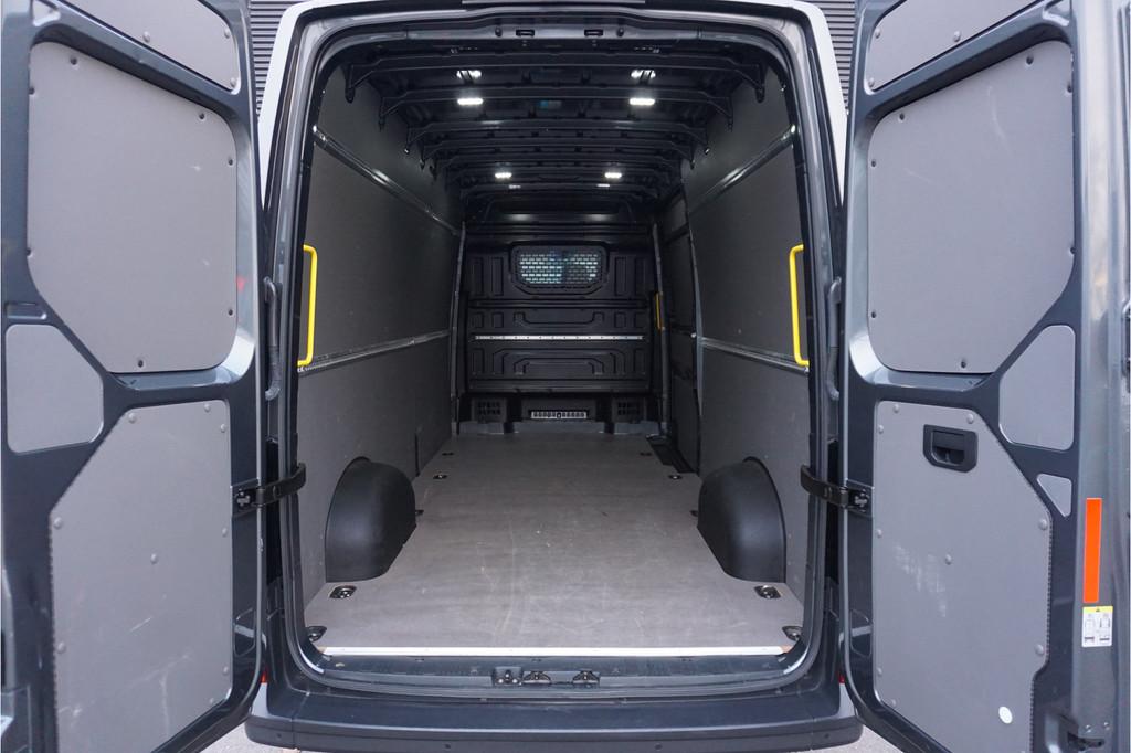 Volkswagen Crafter 35 177pk L4H3/L3H2 Facelift Apple Carplay, Voorwielaandrijving, Stof, Gebruikt, Zwart