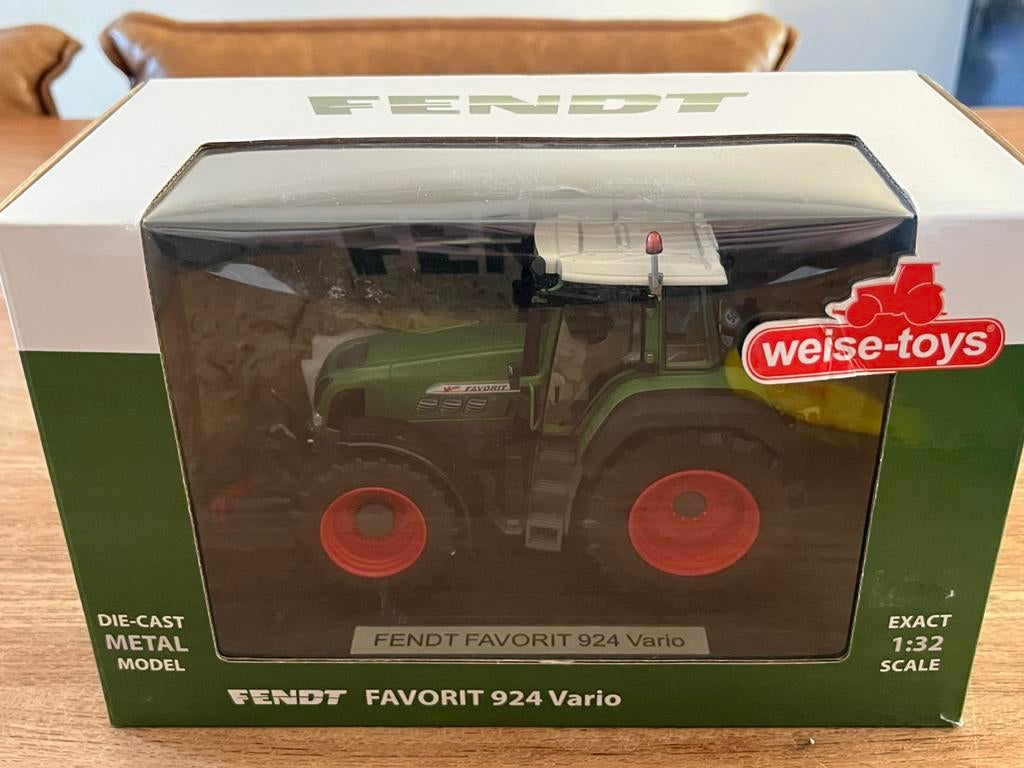 Fendt Favorit Vario 924 Weise Toys 1:32, Ophalen of Verzenden, Zo goed als nieuw