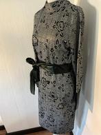 Feestelijke middellange jurk grijs zwart maat 40 L, Zo goed als nieuw, Knielengte, Grijs, Ophalen