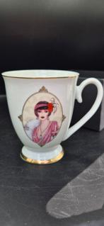 Mok met Art Deco dame - Nieuw in doos, Nieuw, Ophalen of Verzenden, Overige stijlen, Kop(pen) en/of Schotel(s)