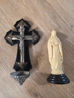 Antieke religieuze beeldjes: Jezus en wijwaterkruis, Ophalen of Verzenden