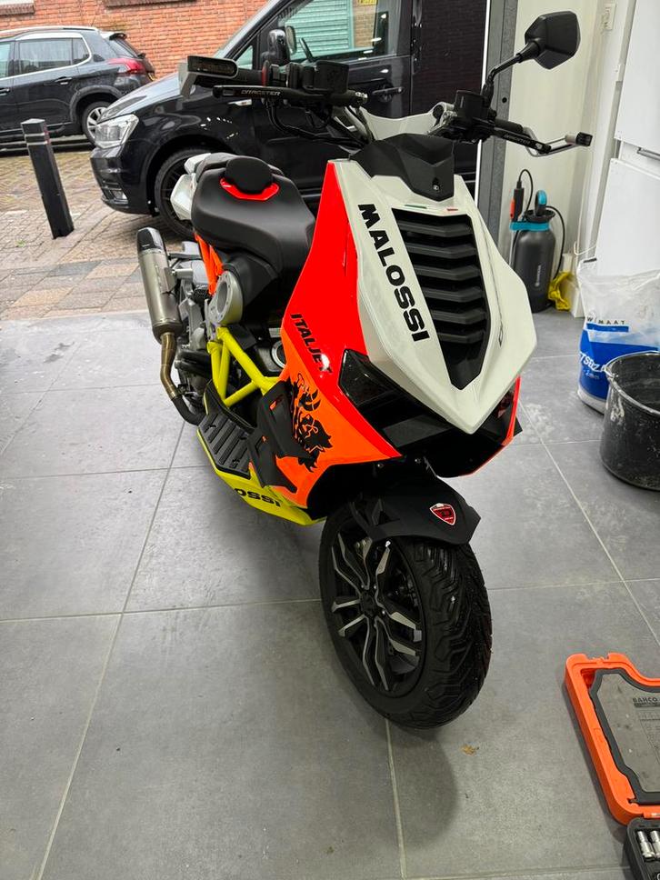 Italjet dragster 300 malossi acrapovic carbon edition, Fietsen en Brommers, Scooters | Piaggio, Zo goed als nieuw, Overige modellen
