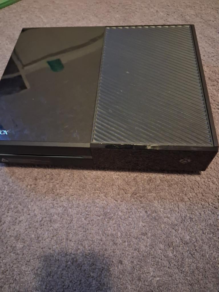 Kapotte xbox one, Spelcomputers en Games, Ophalen of Verzenden, 1 TB, Met 1 controller