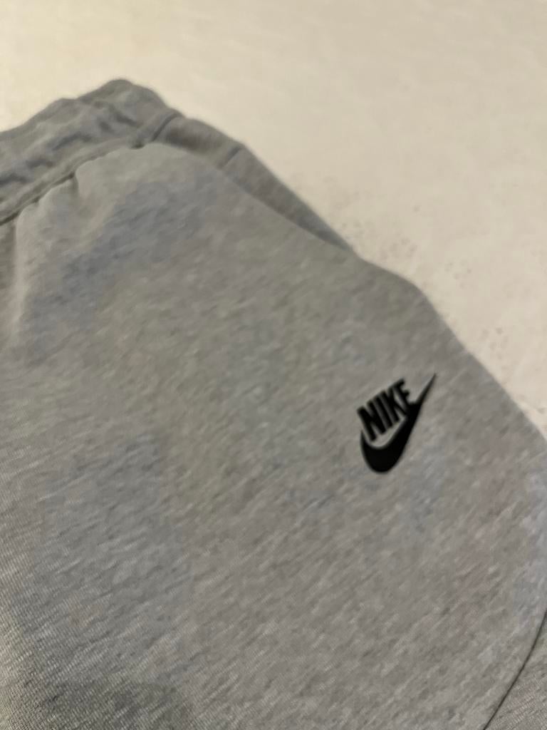 Jongens Nike joggingbroek - Maat 170 / XS - Amper gedragen, Ophalen of Verzenden, Zo goed als nieuw