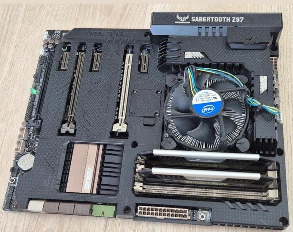 ASUS Sabertooth Z87 Moederbord met i7 4770K en 16gb RAM, Computers en Software, Moederborden, Ophalen, DDR3, Zo goed als nieuw