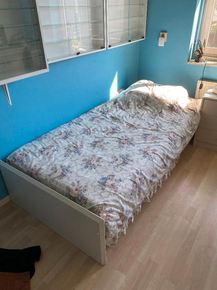 1 persoons bed, Huis en Inrichting, Slaapkamer | Bedden, Zo goed als nieuw, Eenpersoons, 90 cm, 200 cm, Hout, Wit, Ophalen