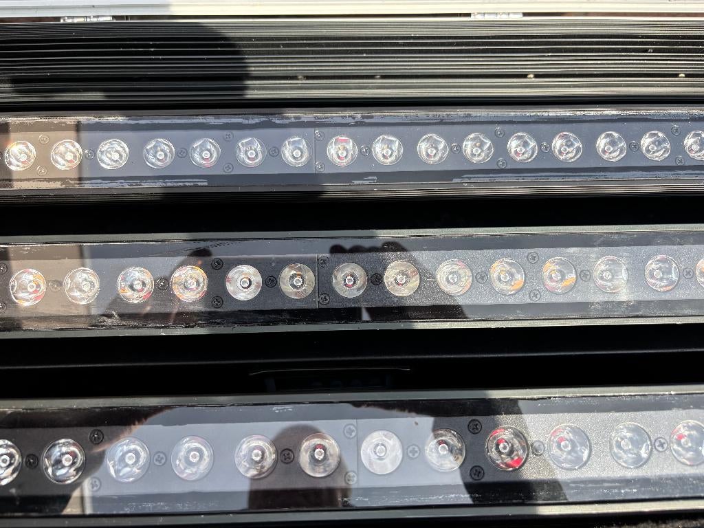 Showtec Sunstrip Pro RBG - 9 stuks incl. flightcases, Muziek en Instrumenten, Ophalen, Gebruikt, Licht