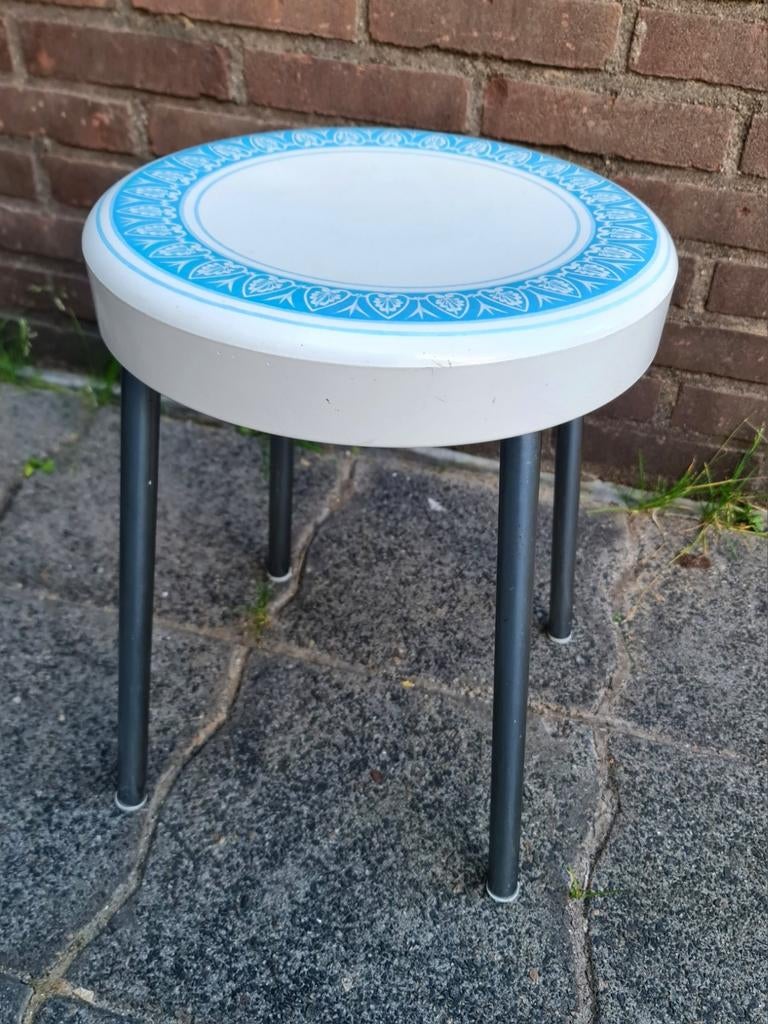 Carrara & Matta design kruk zitkruk met nostalgische print, Huis en Inrichting, Krukjes, Ophalen, Gebruikt, Kunststof