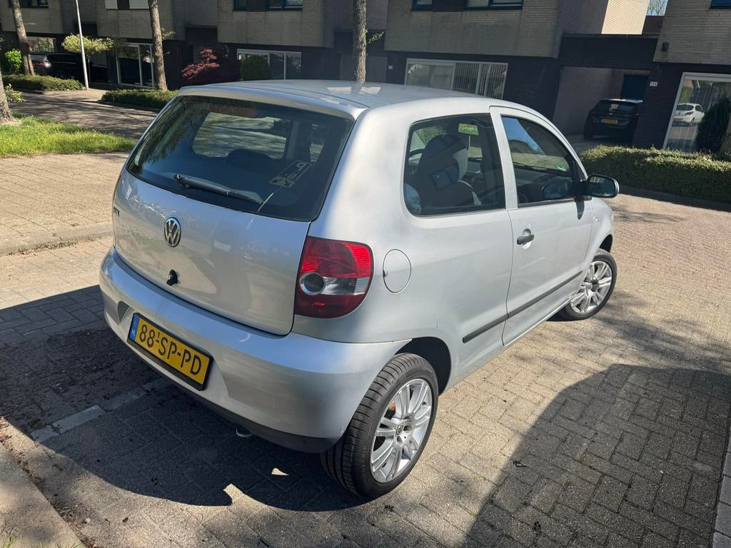 Volkswagen Fox 1.2 40KW 2006 Grijs, Auto's, Voorwielaandrijving, 4 stoelen, 1198 cc, 973 kg