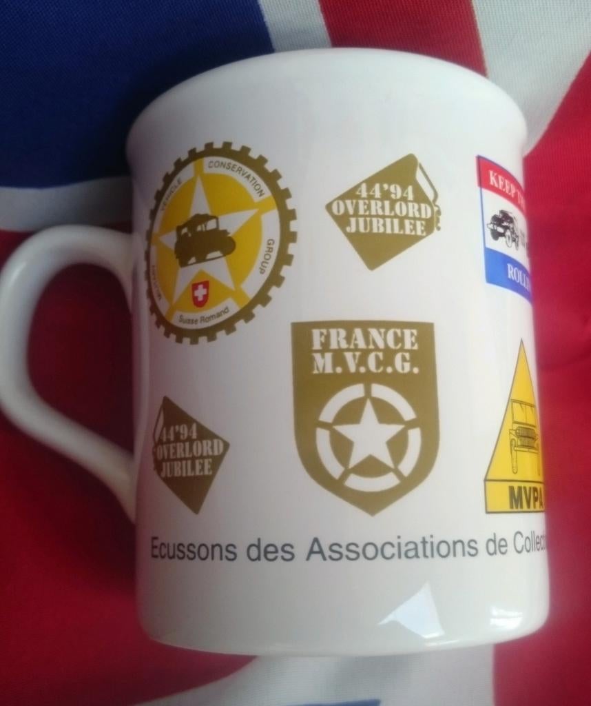 Mok mét deelnemers 44-94 Overlord jubileum Normandië, Verzamelen, Ophalen of Verzenden, Marine, Engeland, Overige typen