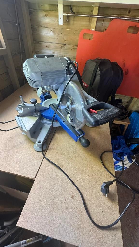 HBM Afkortzaag - Krachtig en Betrouwbaar, Doe-het-zelf en Verbouw, Gereedschap | Zaagmachines, Gebruikt, 600 tot 1200 watt, Ophalen of Verzenden