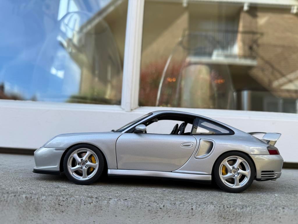 1:18 Porsche 911 996 GT2 zilvergrijs 2002 Autoart 77841, Auto, Autoart, Ophalen of Verzenden, Zo goed als nieuw
