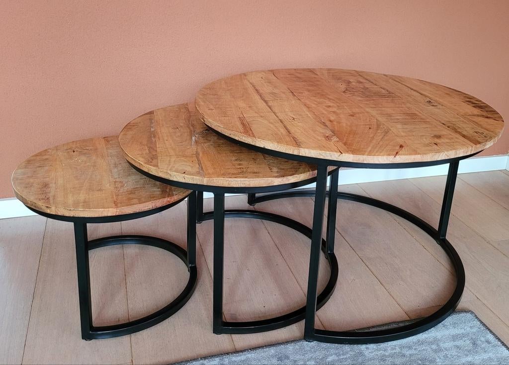 Set van 3 Mango Houten Salontafels met Zwart Metalen Frame, Huis en Inrichting, Tafels | Salontafels, 50 tot 100 cm, Rond, Industrieel, Modern