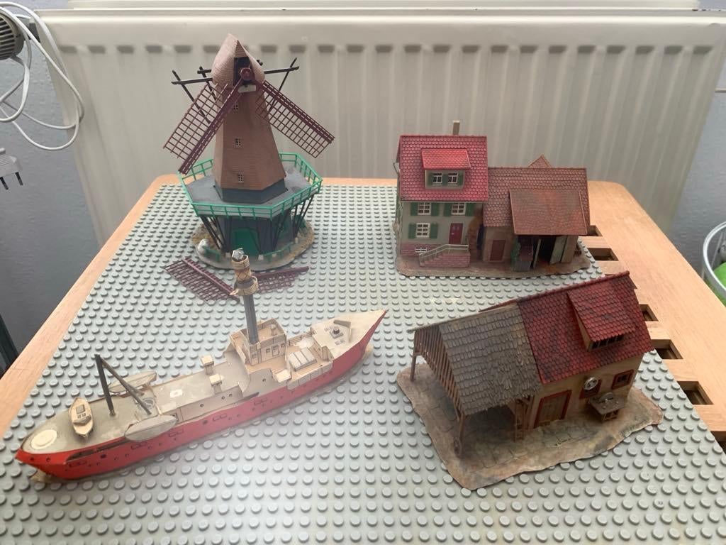 Treinhuisjes Faller, Hobby en Vrije tijd, Modeltreinen | H0, Overige merken, Gebruikt, Gelijkstroom of Wisselstroom, Brug, Tunnel of Gebouw
