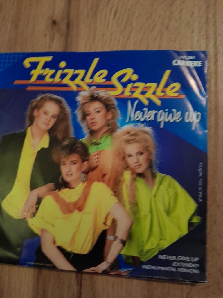 Frizzle sizzle 7 inch never give up, Ophalen of Verzenden, Zo goed als nieuw, Pop