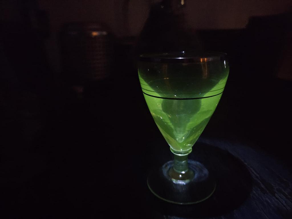 Uranium glas collectie, groen glas onder uv, Antiek en Kunst, Antiek | Glas en Kristal, Ophalen of Verzenden