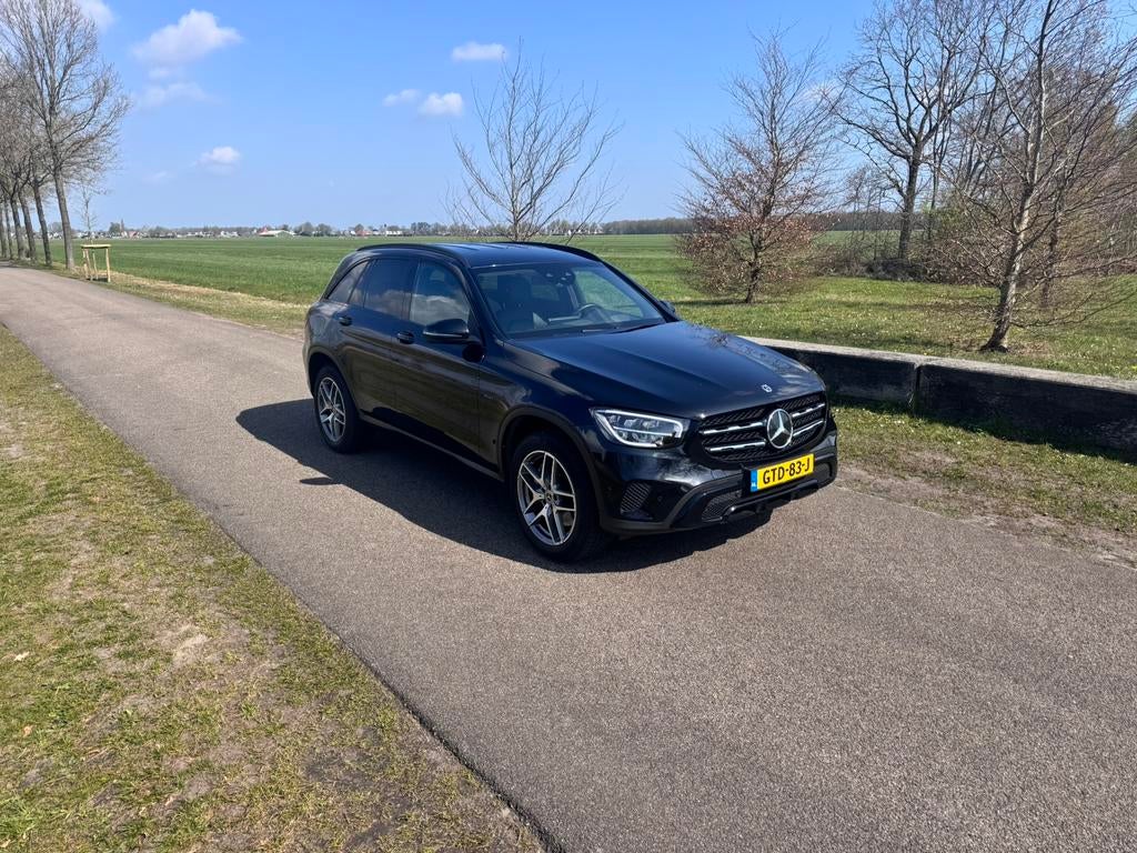 Mercedes-Benz GLC 300e 320pk 4MATIC 9G-TRONIC 2021 Zwart, Auto's, Mercedes-Benz, Automaat, 4 cilinders, 2000 kg, Zwart