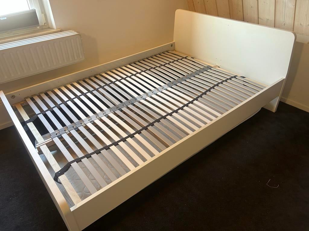 Wit tweepersoonsbed met lattenbodem, Gebruikt, Wit, Tweepersoons, 200 cm