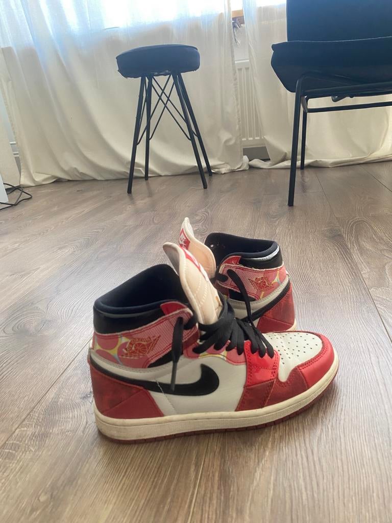 Miles morales jordans, Kinderen en Baby's, Ophalen of Verzenden, Zo goed als nieuw, Jongen of Meisje, Schoenen