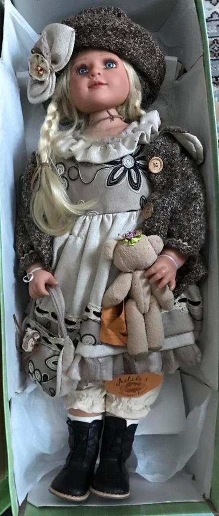 RF Collecten vinyl Pop met Teddybeer, Verzamelen, Poppen, Zo goed als nieuw, Pop, Ophalen of Verzenden