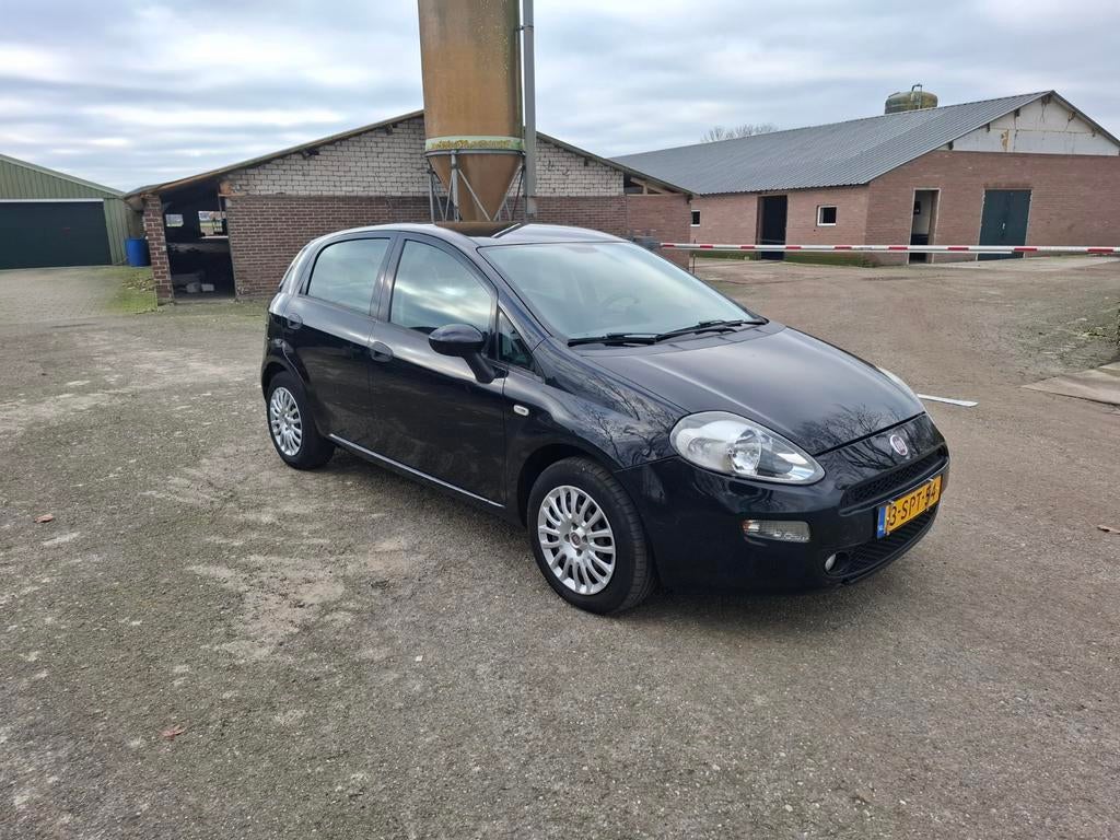 Fiat Punto 1.2 5DR 2012 Zwart, Auto's, Voorwielaandrijving, 1005 kg, 40 €/maand, 1242 cc