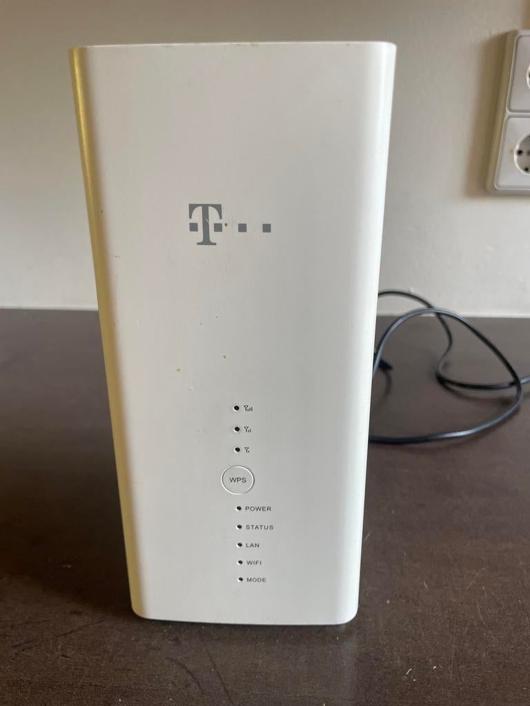 T-Mobile Huawei B618s-22d 4G LTE Router met WiFi, Computers en Software, Routers en Modems, Gebruikt, Router, Ophalen of Verzenden