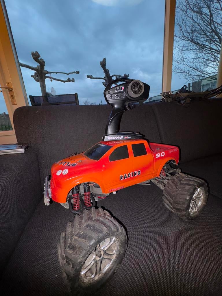 Complete traxxas E-maxx hobby, Ophalen, Zo goed als nieuw, Overige schalen, Auto offroad