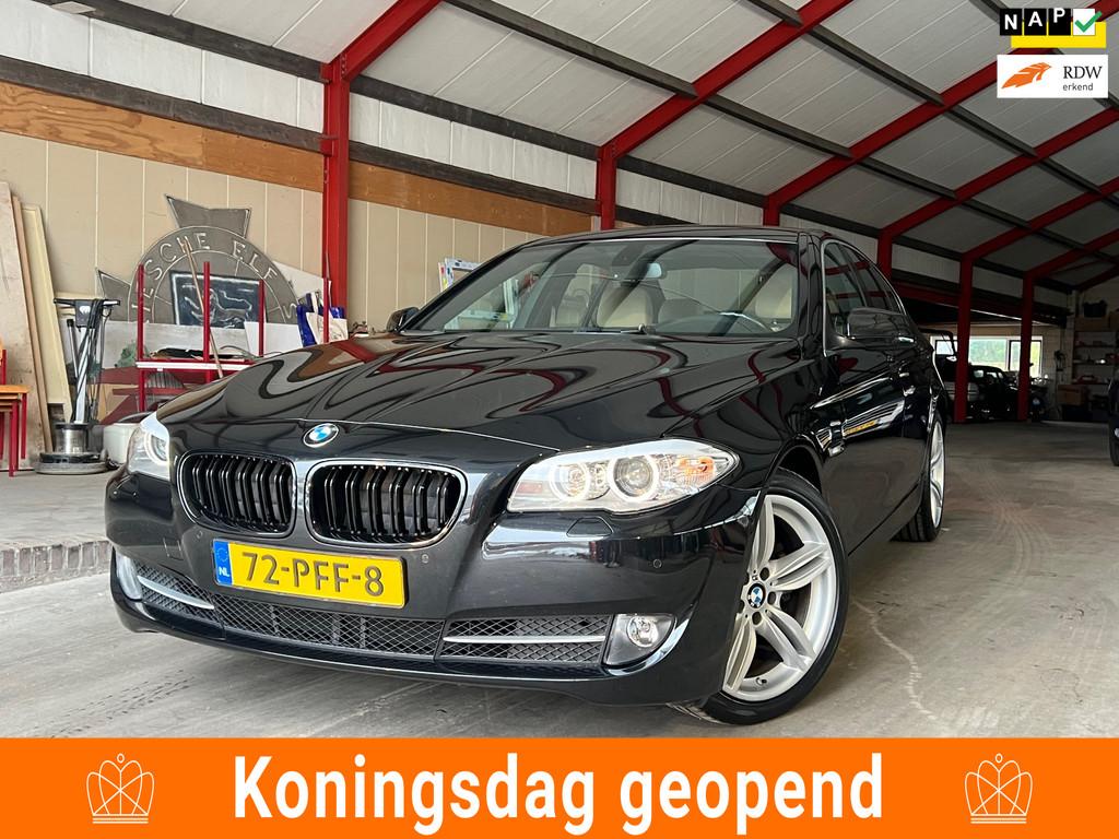 BMW 5-serie 523i | Automaat + Cruise + Clima + Trekhaak Nu, Euro 5, Gebruikt, Beige, 2000 kg