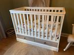 Kidsmill Newport Babybed + Commode + Matras, Kinderen en Baby's, Kinderkamer | Complete kinderkamers, Ophalen, Gebruikt, Jongetje of Meisje