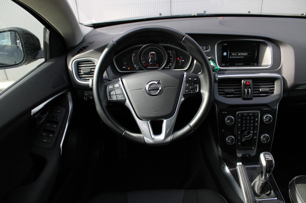 Volvo V40 T3 Nordic+ | Polestar Chassis | Trekhaak | Dealer, 12 maanden, Stof, Gebruikt, 4 cilinders