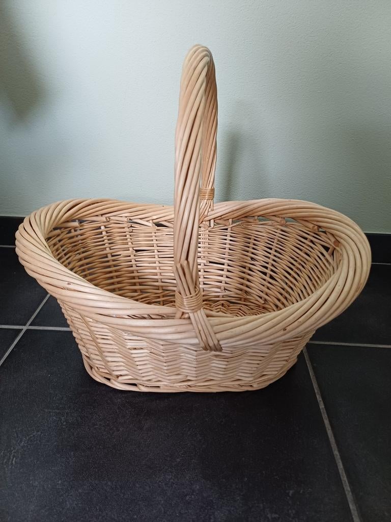 Prachtige rieten mand, Ophalen of Verzenden, Zo goed als nieuw