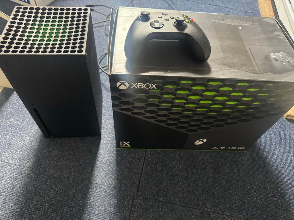 Xbox Series X 1TB met controller en 2 games, Ophalen of Verzenden, Zo goed als nieuw, Xbox Series X