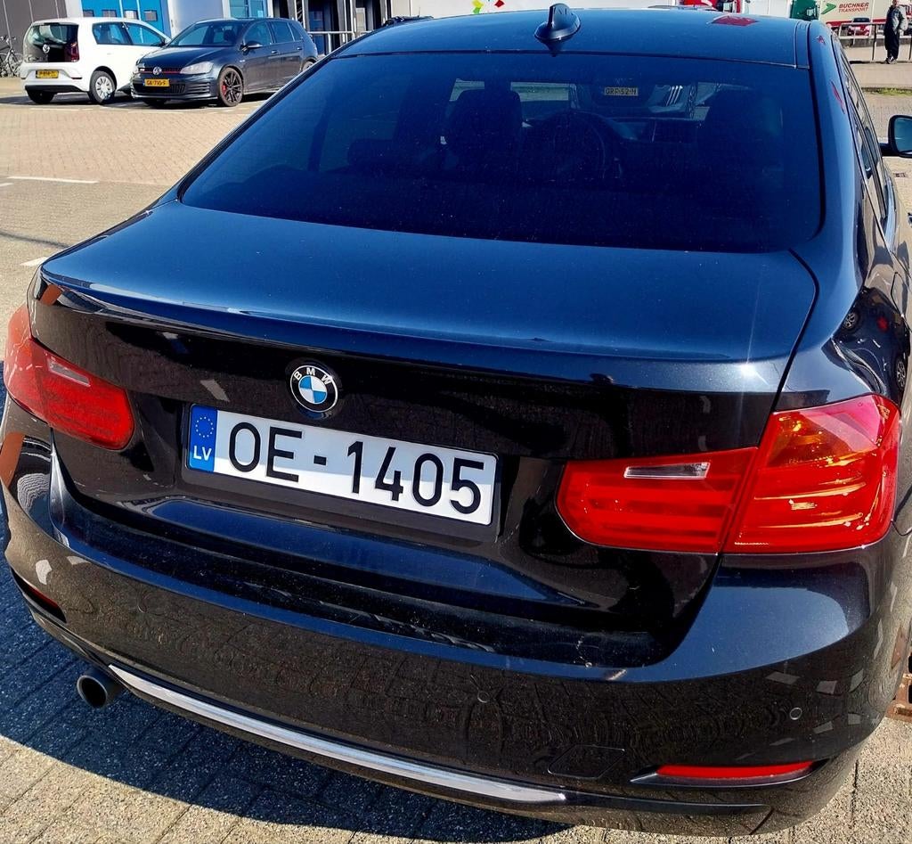 BMW 318D F30 SEDAN. Bouwjaar 2012. Motor: 2.0 diesel, Auto's, BMW, Automaat, Achterwielaandrijving, Zwart, Leder