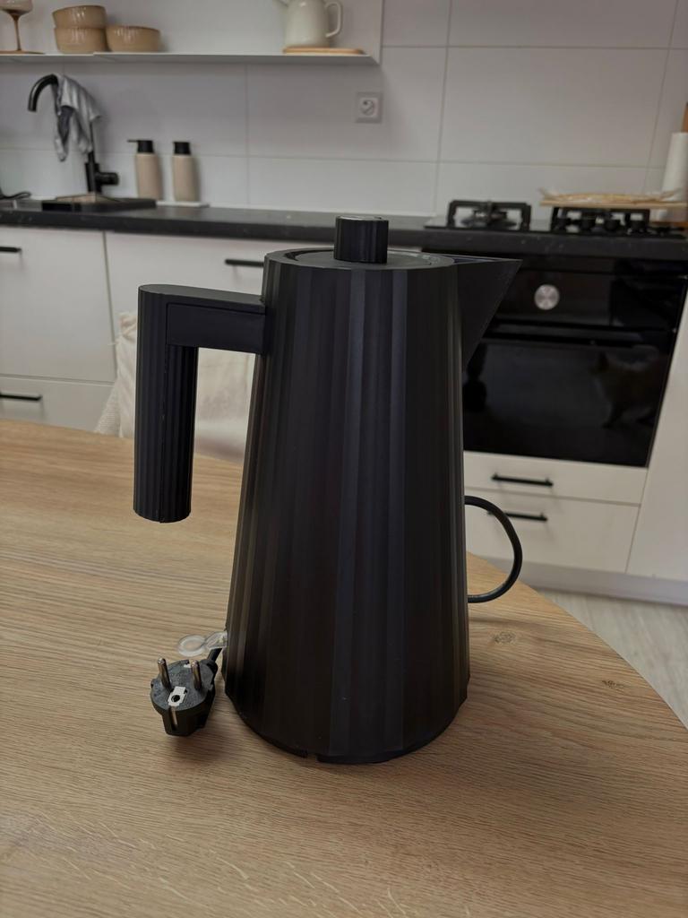 Alessi Plisse Waterkoker 1,7L Zwart, 1 tot 2 liter, Ophalen of Verzenden, Zo goed als nieuw, Draadloos