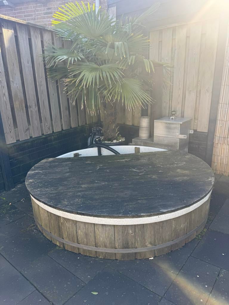 Hottub 160 cm diameter met houten ombouw, Tuin en Terras, Ophalen of Verzenden, Gebruikt, Vast