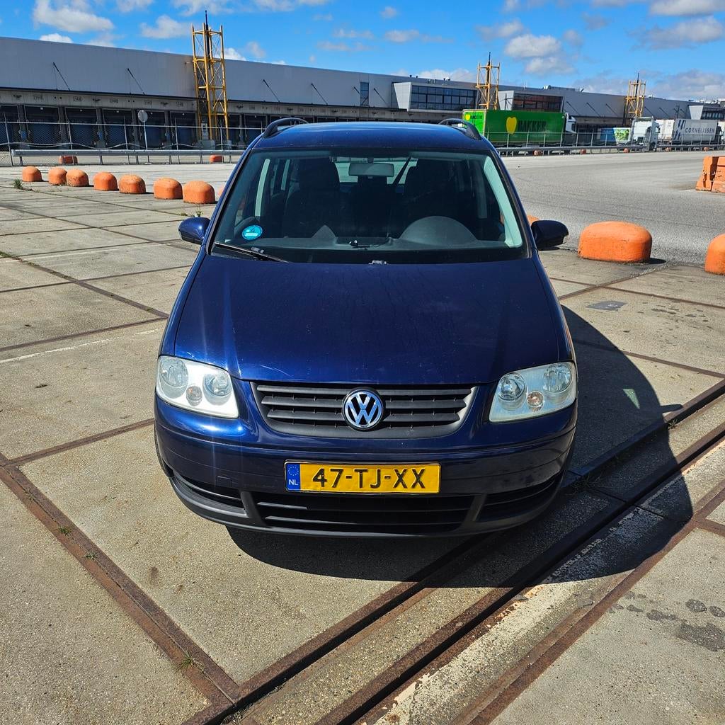Volkswagen Touran 1.6 85KW 2006 Blauw, Auto's, 4 cilinders, Blauw, Origineel Nederlands, 75 €/maand