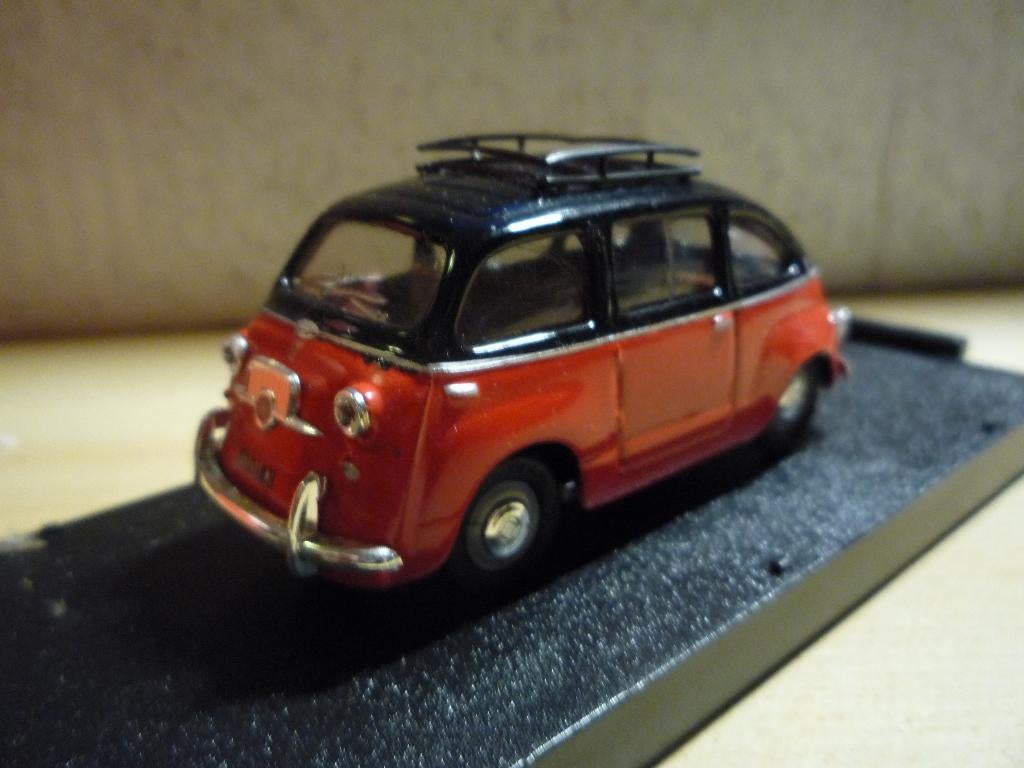 Fiat 600 Multipla rood/zwart Giocher schaal 1:43, Hobby en Vrije tijd, Modelauto's | 1:43, Ophalen of Verzenden, Zo goed als nieuw