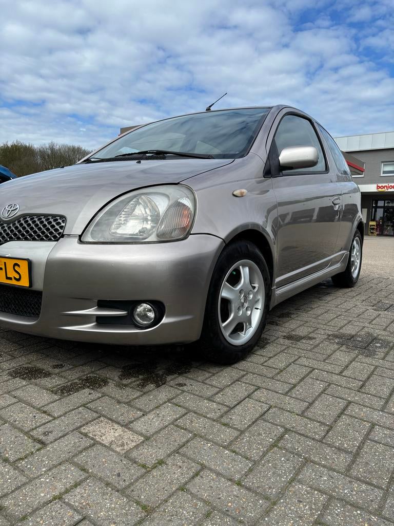 Toyota Yaris 1.5 16V Vvti 3DR T Sport 2002 Grijs, Voorwielaandrijving, 1497 cc, 31 €/maand, 4 cilinders
